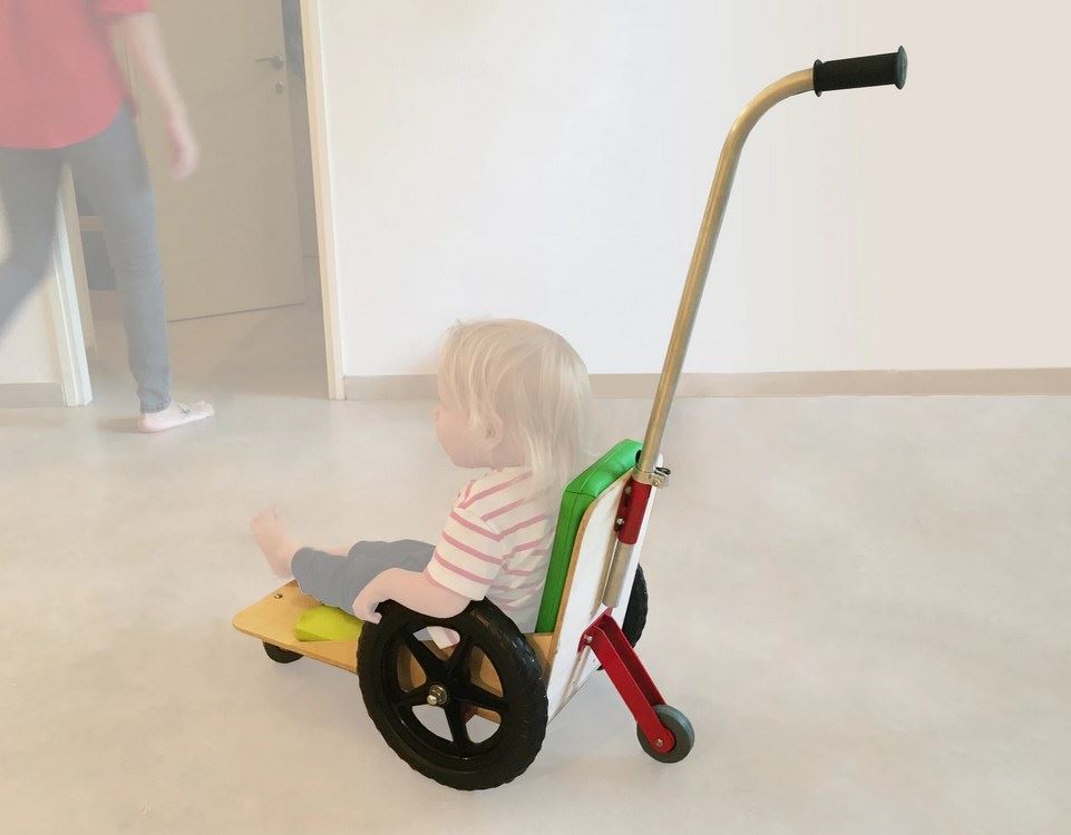Floor wheelchair